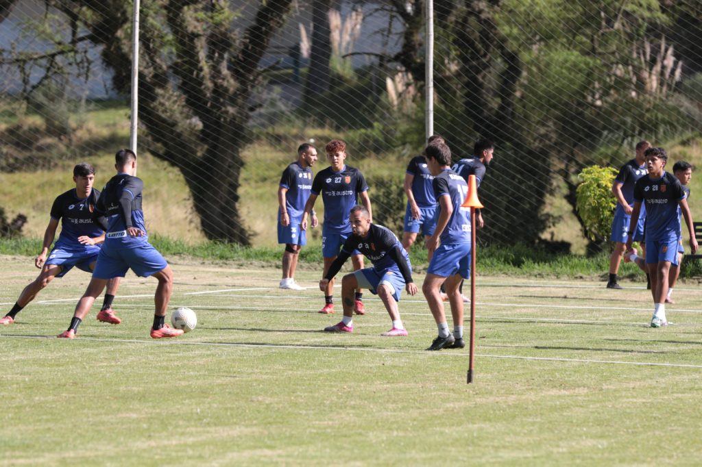 Deportivo Cuenca lleva en su segunda semana de entrenamientos. Foto: Xavier Caivinagua/El Mercurio