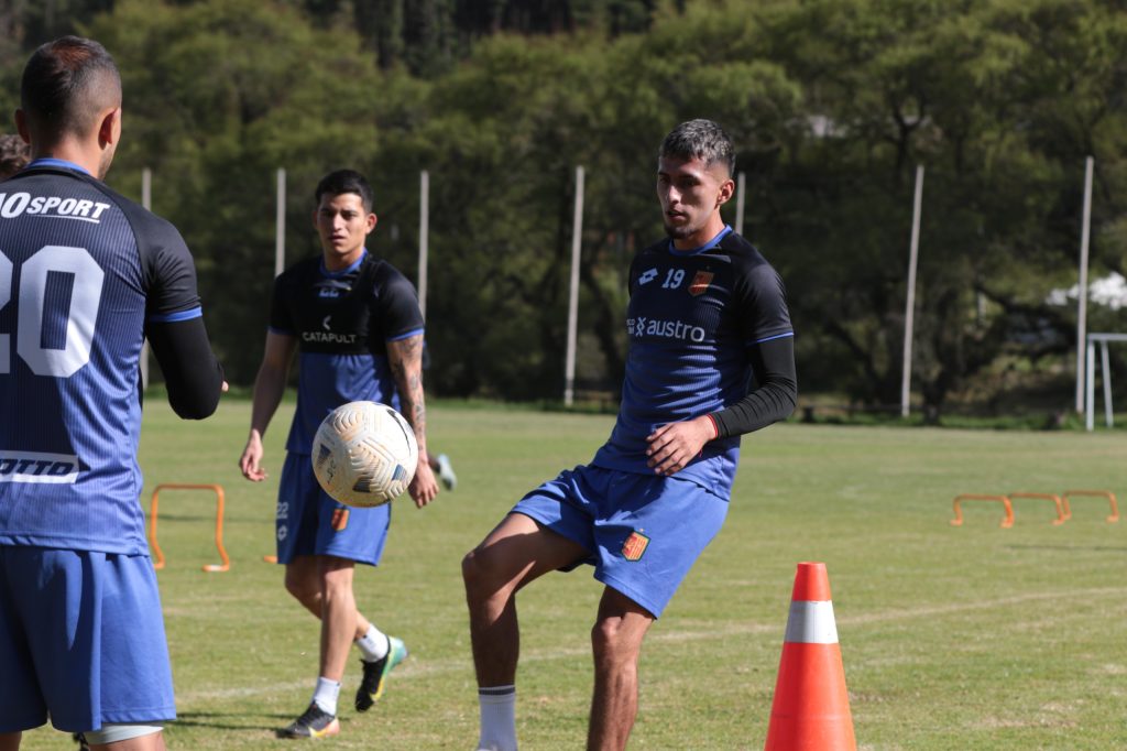 Jugadores del Deportivo Cuenca en un entrenamiento. Foto: Xavier Caivinagua/El Mercurio