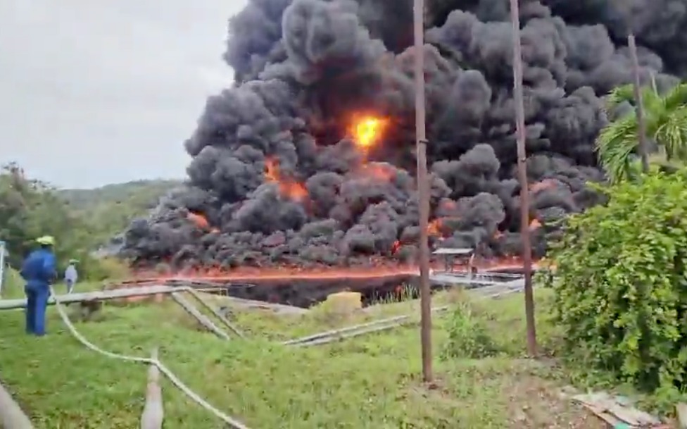 Un incendió se registró este 30 de enero en la Refinería de Esmeraldas. Fotocaptura