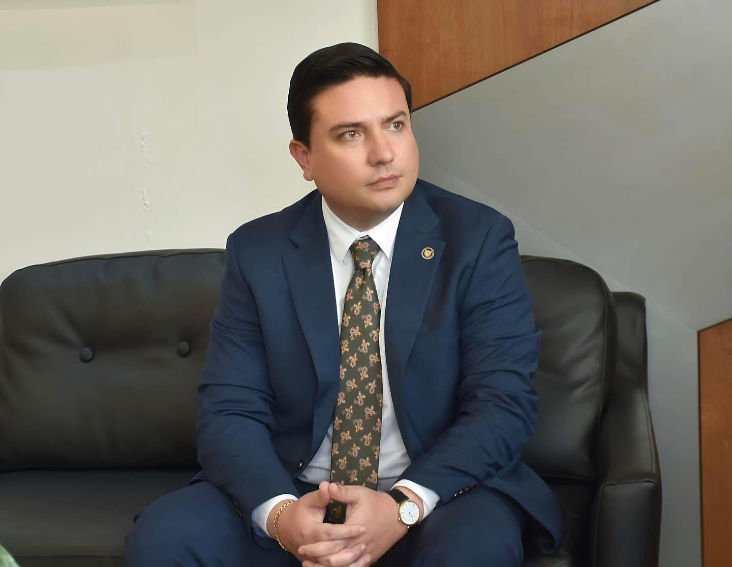 Agustín Borja asumirá el rectorado de la Universidad Católica de Cuenca. Foto tomada de Facebook.