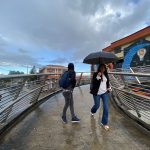 En Cuenca, este lunes 12 de enero de 2026, se presentó un clima frío con cielo nublado y lluvia. /XCA