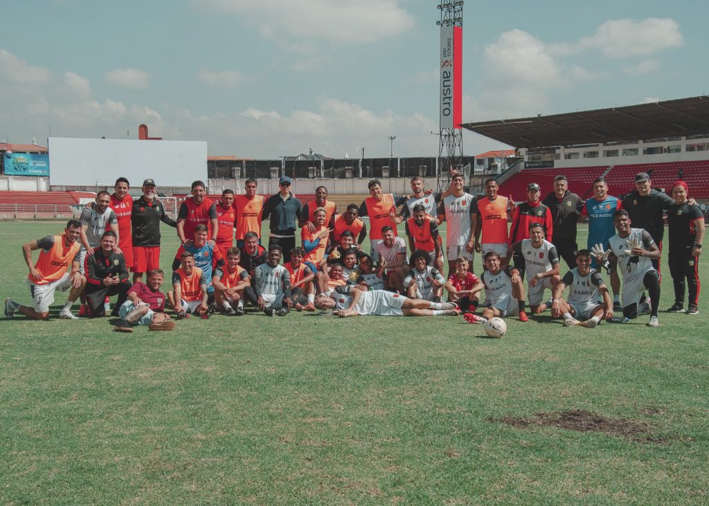 Jugadores del Deportivo Cuenca 2025.