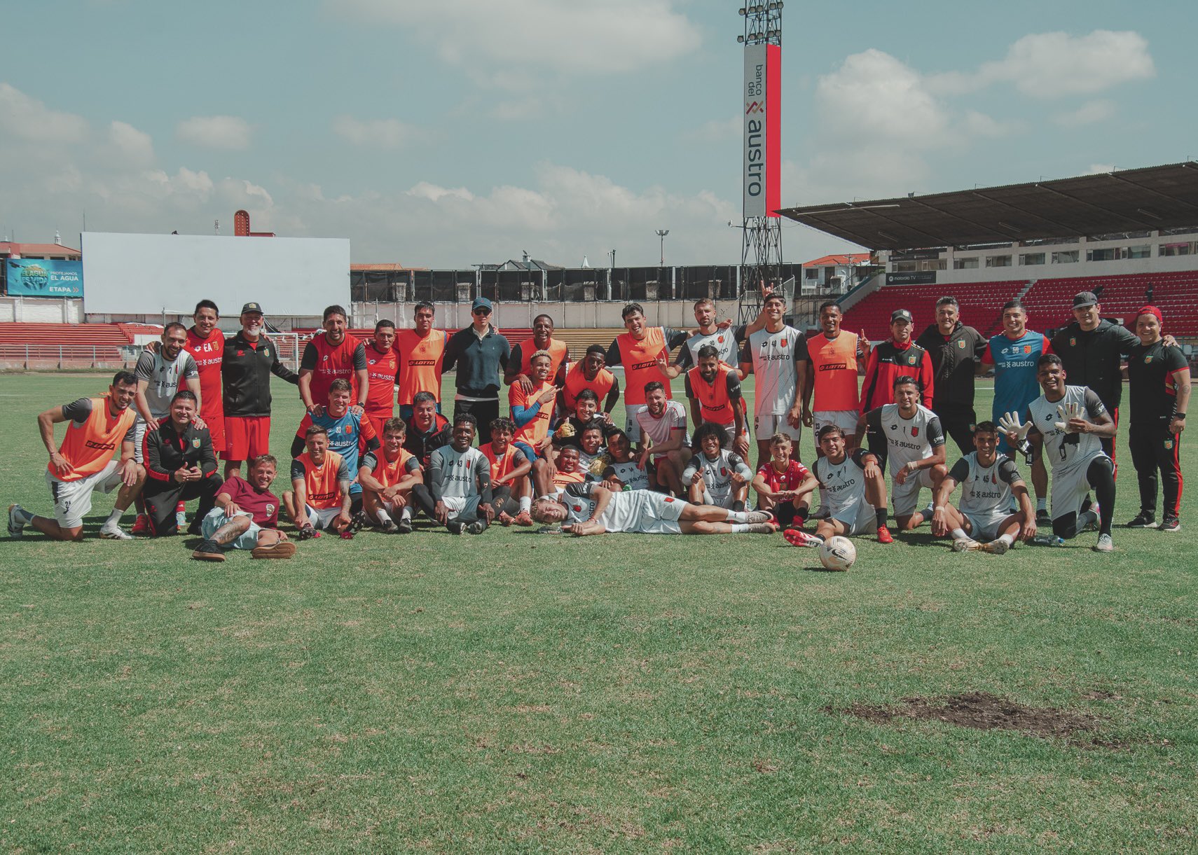 Jugadores del Deportivo Cuenca 2025.