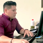 Una de las convocatorias está dirigida a contratar a un especialista en software. Foto: Ministerio de Educación