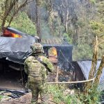 Personal militar procedió con el decomiso, incautación y eliminación de materiales utilizadas para la minería ilegal el Sígsig. /Cortesía