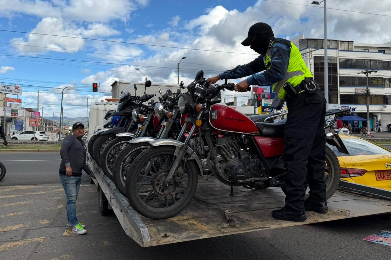 Los operativos se ejecutaron en varios puntos de la ciudad de Cuenca. Foto: EMOV