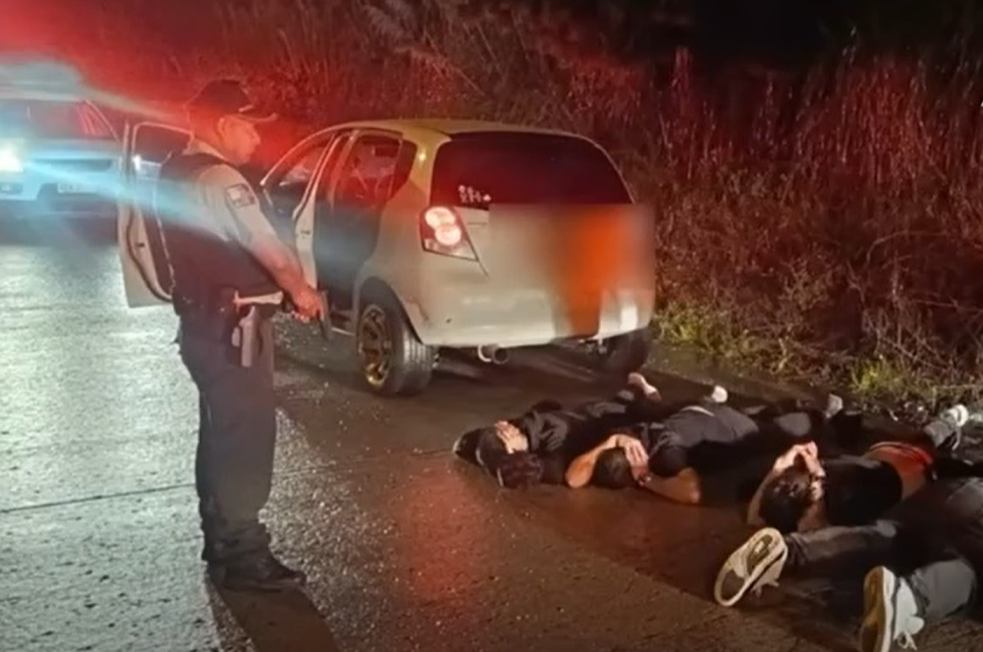 Cuatro hombres fueron detenidos por la Policía Nacional. Fotocaptura