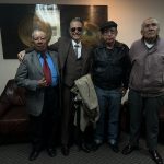 El artista ‘Robert Star Singer’ (segundo desde la izquierda) será parte del recital benéfico en la Casa de la Cultura. En esta imagen posa junto con miembros de la fundación JADA. /MSA