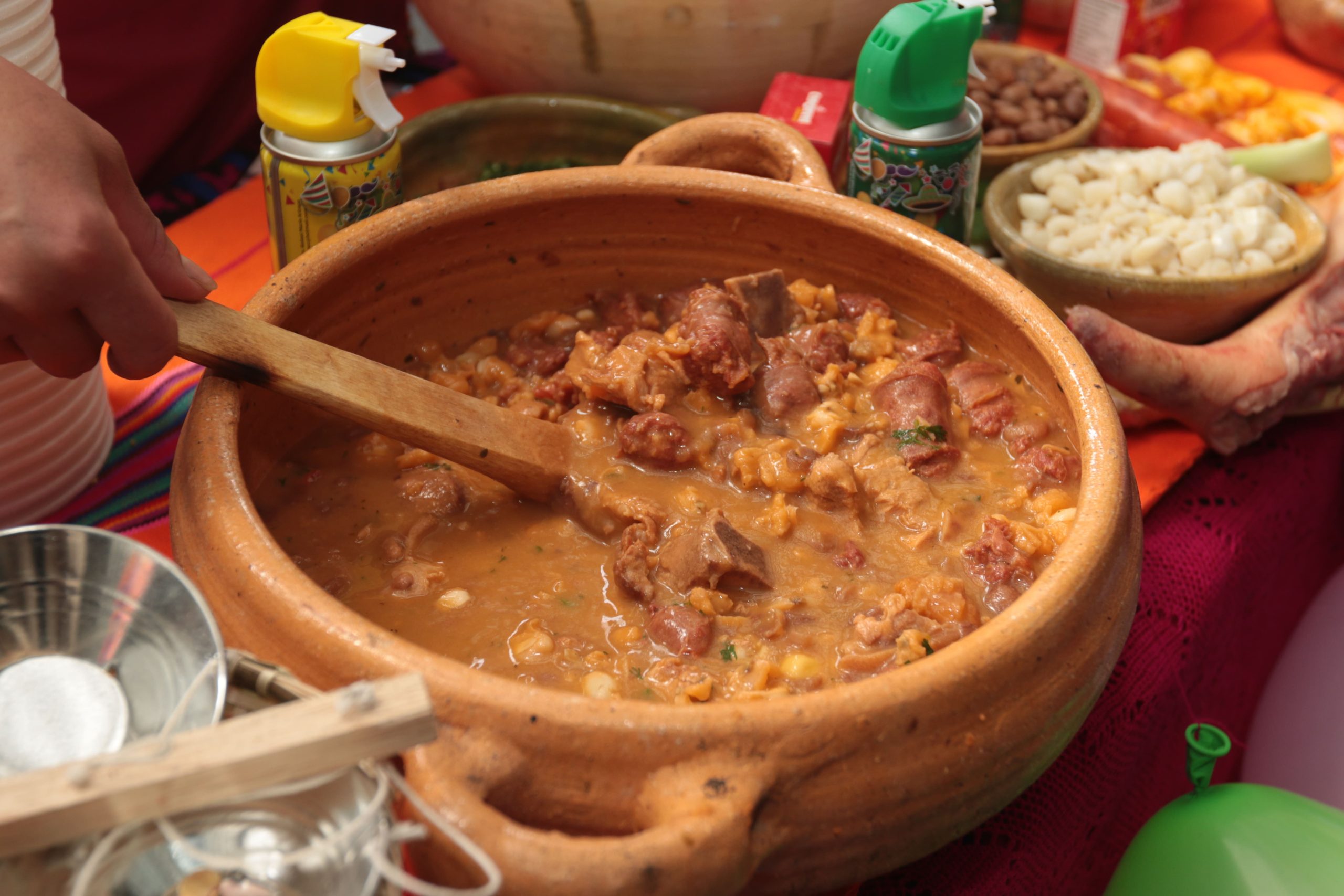 El mote pata es un plato tradicional de Cuenca. Foto: Xavier Caivinagua/El Mercurio