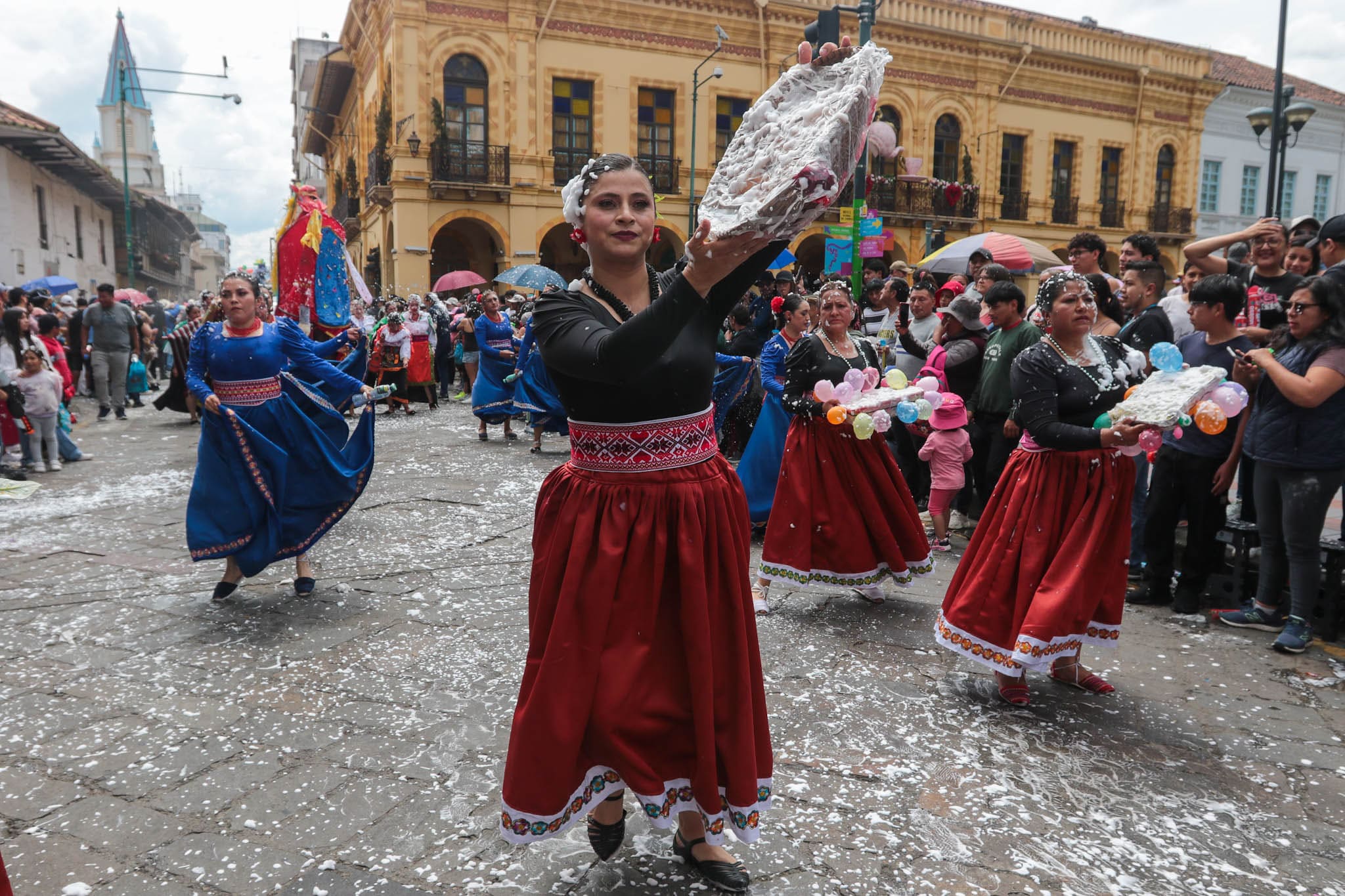 El Carnaval cuencano tiene sus matices y características. Foto: Xavier Caivinagua/El Mercurio