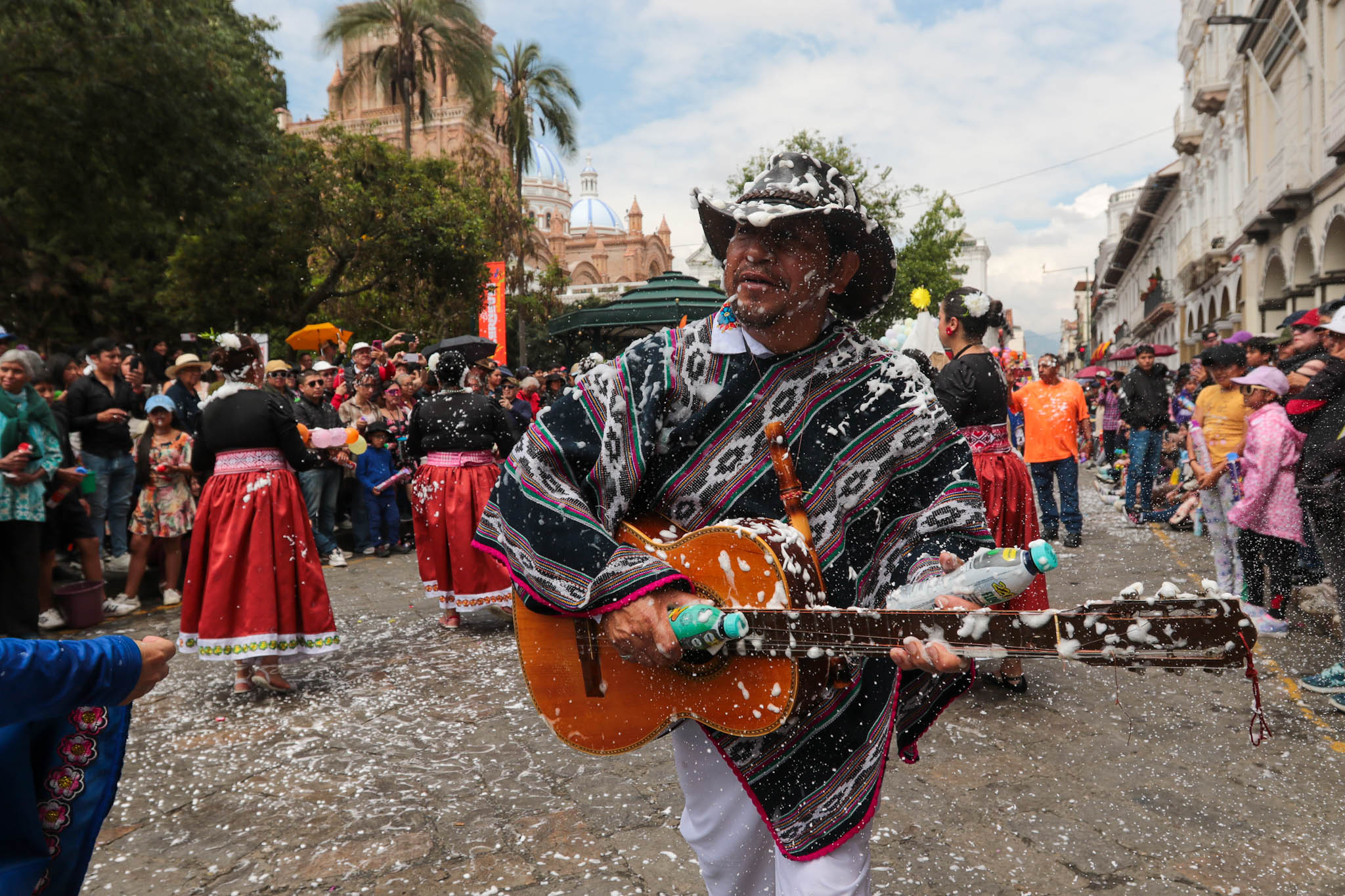El desfile se llevó a cabo en el Centro Histórico de Cuenca. Foto: El Mercurio