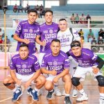 Equipo de Cuenca Sacros luego de la victoria en la primera fecha. /Cortesía
