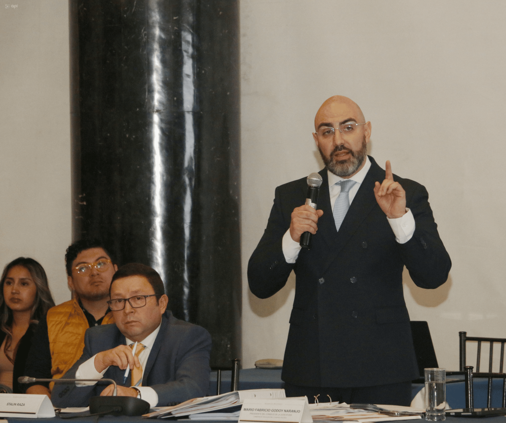 Mario Godoy en una de sus participaciones en la Comisión de Fiscalización. Foto: API