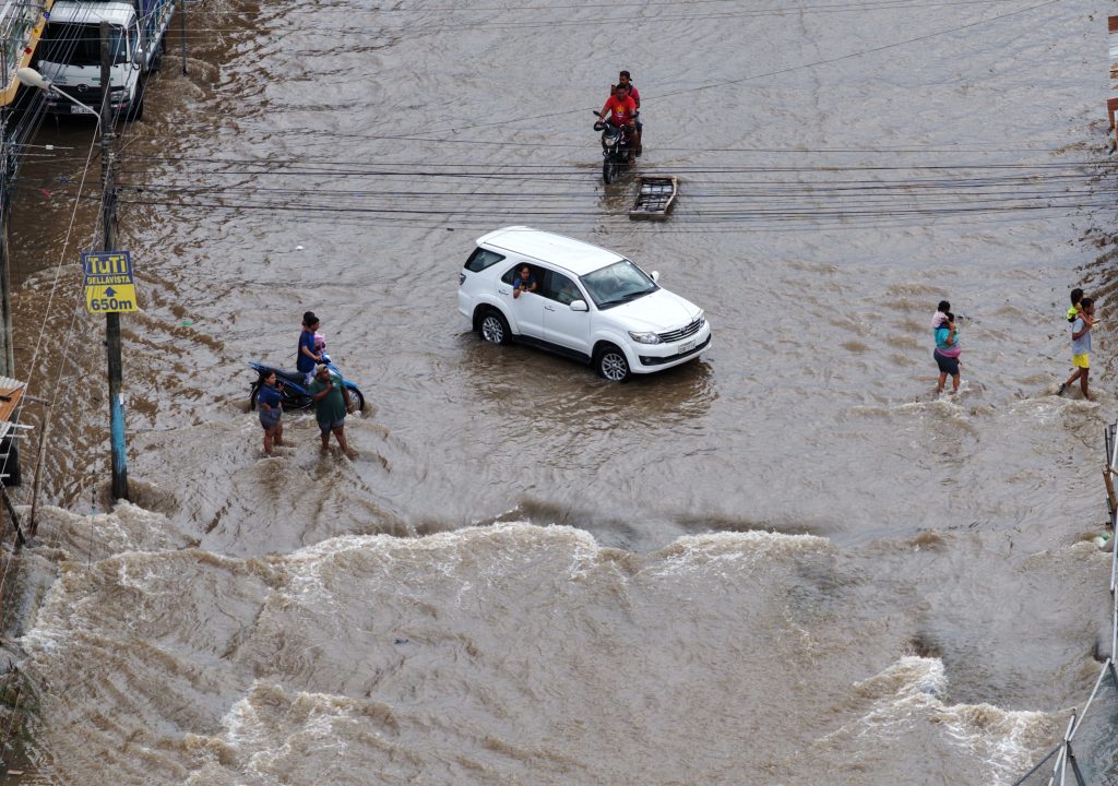 Las lluvias han provocado una serie de problemas, sobre todo en la Costa. Foto: API