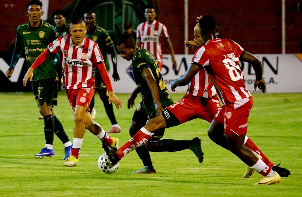 Técnico Universitario y Orense fueron los equipos encargados de abrir la segunda fecha de la LigaPro 2026. Foto: API