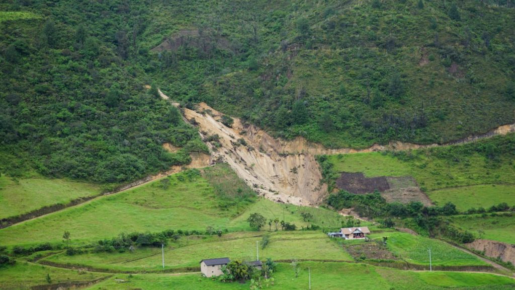 Así se ve el deslizamiento que ocurrió en el cantón Nabón. Foto: Alcaldía Nabón