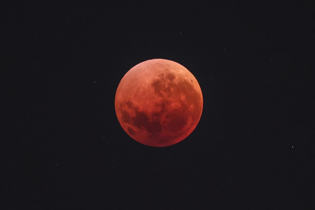 La luna se teñirá de rojo el 3 de marzo próximo. Foto: AFP