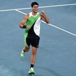 Carlos Alcaraz venció a Djokovik este 1 de febrero de 2026. Foto: AFP