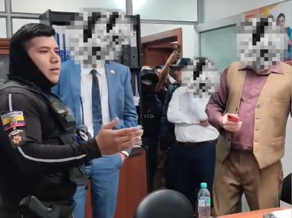 Estas son imágenes compartidas por ETAPA de la supuesta agresión que, según se denunció desde la empresa, provocaron dos ciudadanos extranjeros. /Cortesía