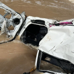 En redes sociales se compartieron imágenes del automotor hallado y en el que, se dice, viajaba el presidente la junta parroquial de Uzhcurrumi, Julio Enrique Macas Asanza. /Cortesía