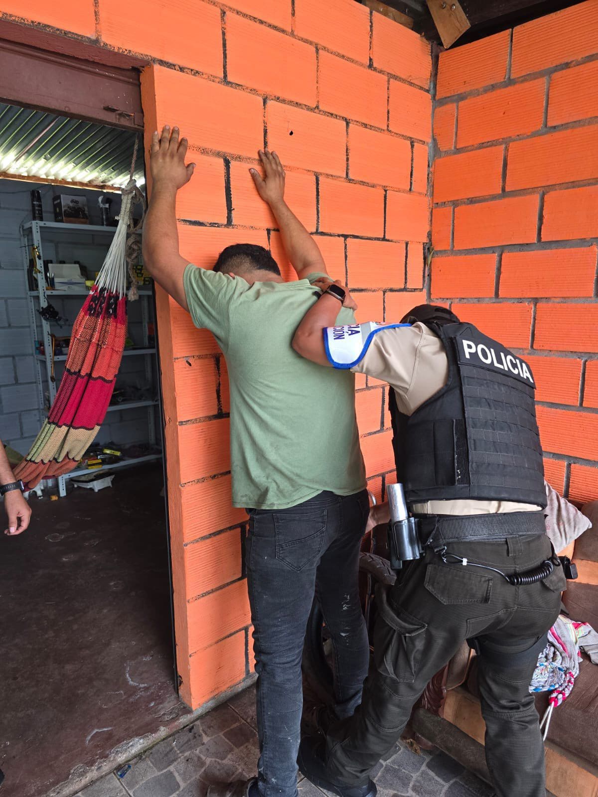 Policía captura en Morona Santiago a venezolano buscado por un doble asesinato en Venezuela. Será trasladado a Quito.