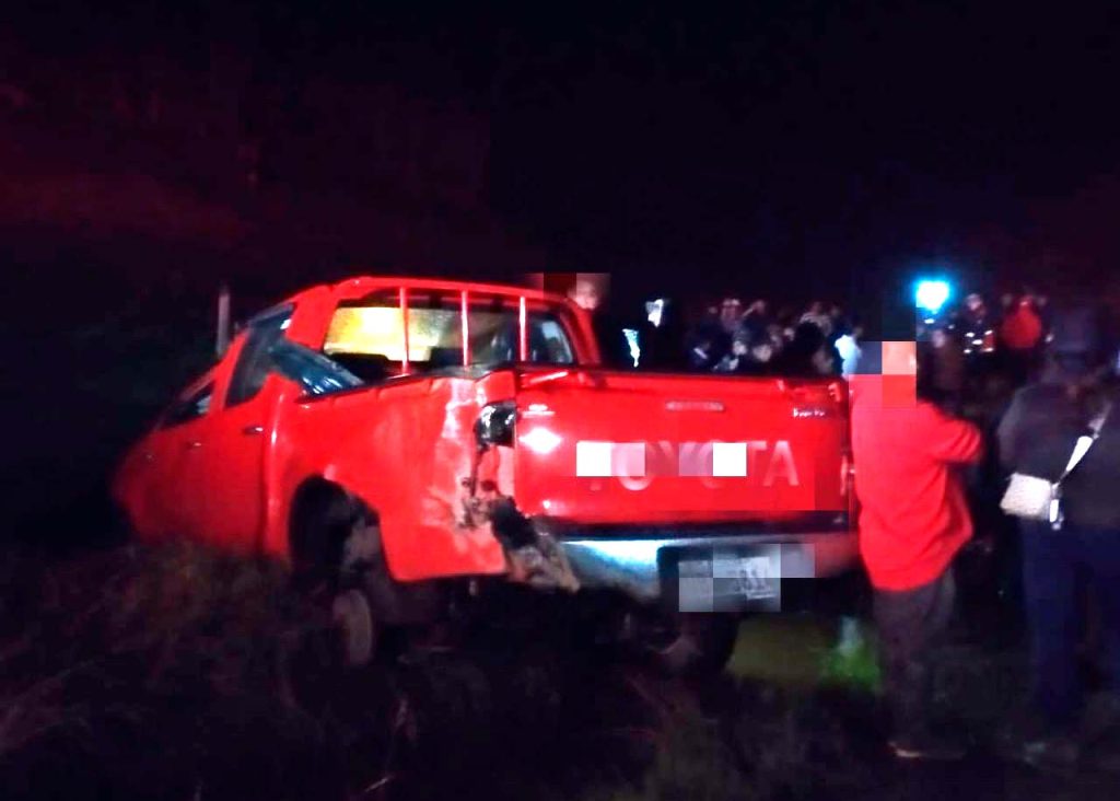 El vuelco de una camioneta provocó el fallecimiento de una persona. Foto: ECU911