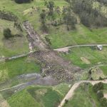 Imágenes del grave deslizamiento de tierra ocurrido en Gualalcay, parroquia El Valle. /Cortesía