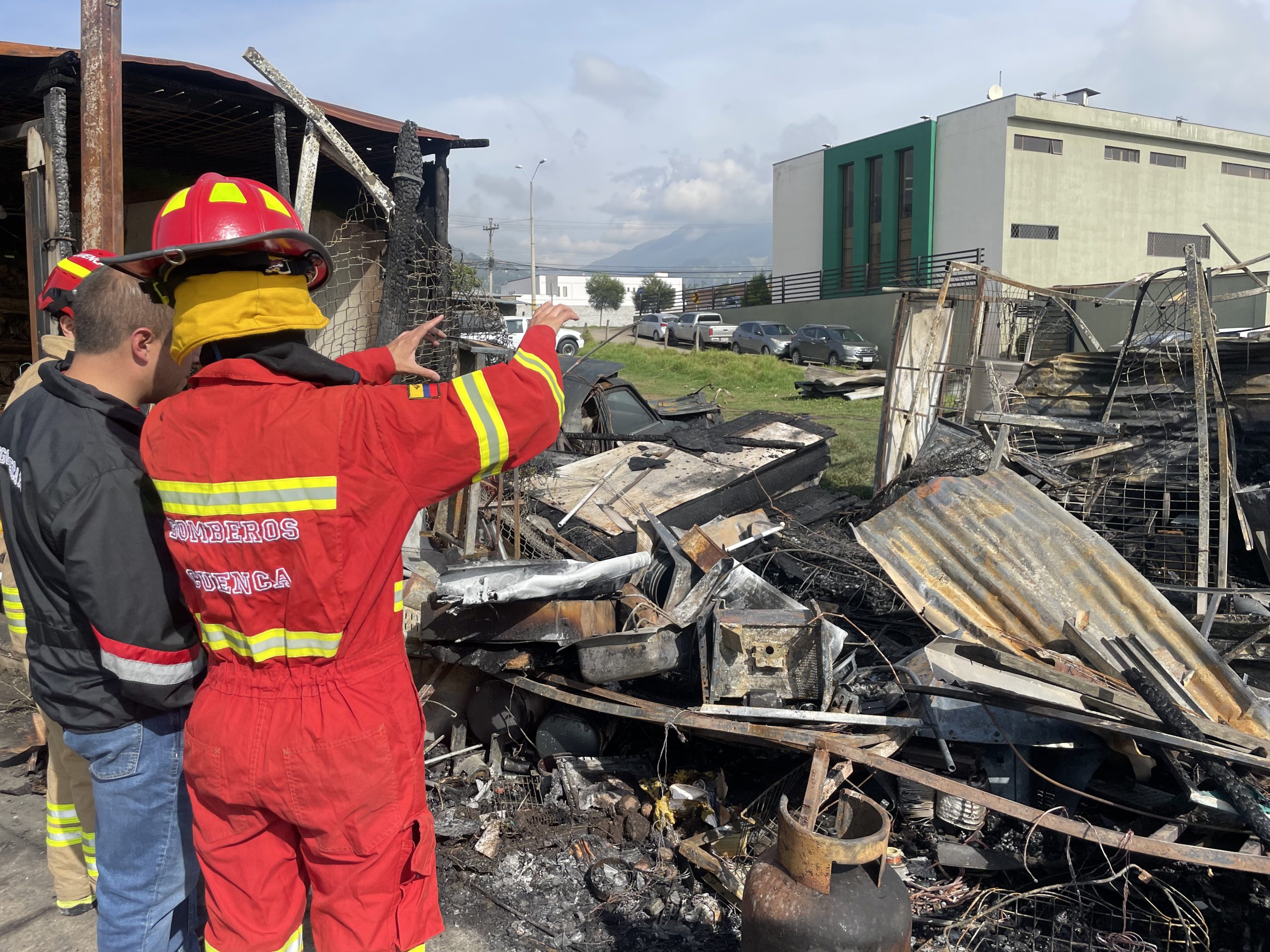 El incendio consumió todo el taller del hombre. Foto: El Mercurio