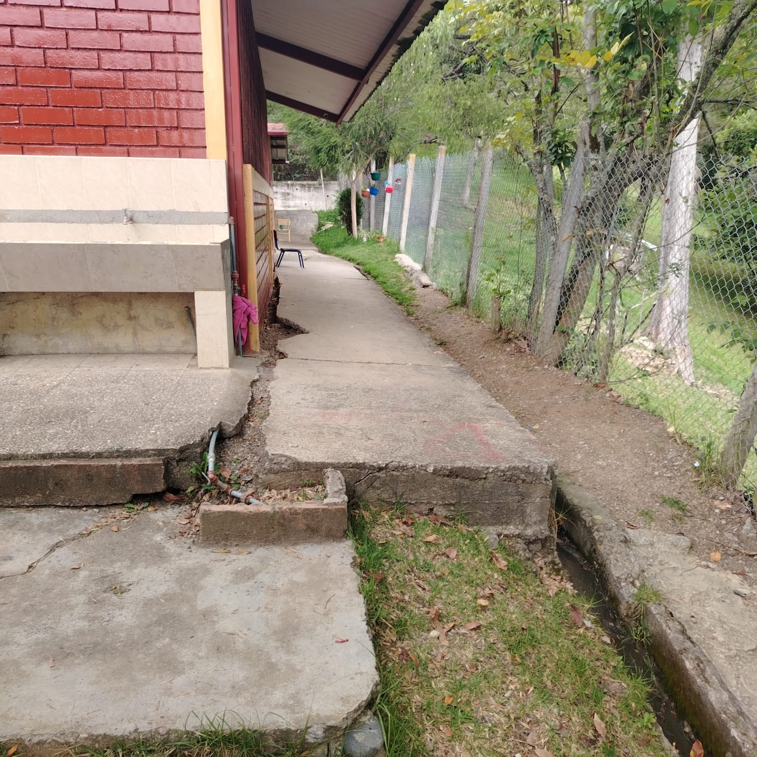 Las escuelas rurales de Cuenca presentan una serie de problemas que no han sido atendidos. Foto: El Mercurio