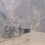 Militares destruyeron maquinaria usada para minería ilegal en Camilo Ponce Enríquez, en Azuay. También decomisaron motos y combustible.