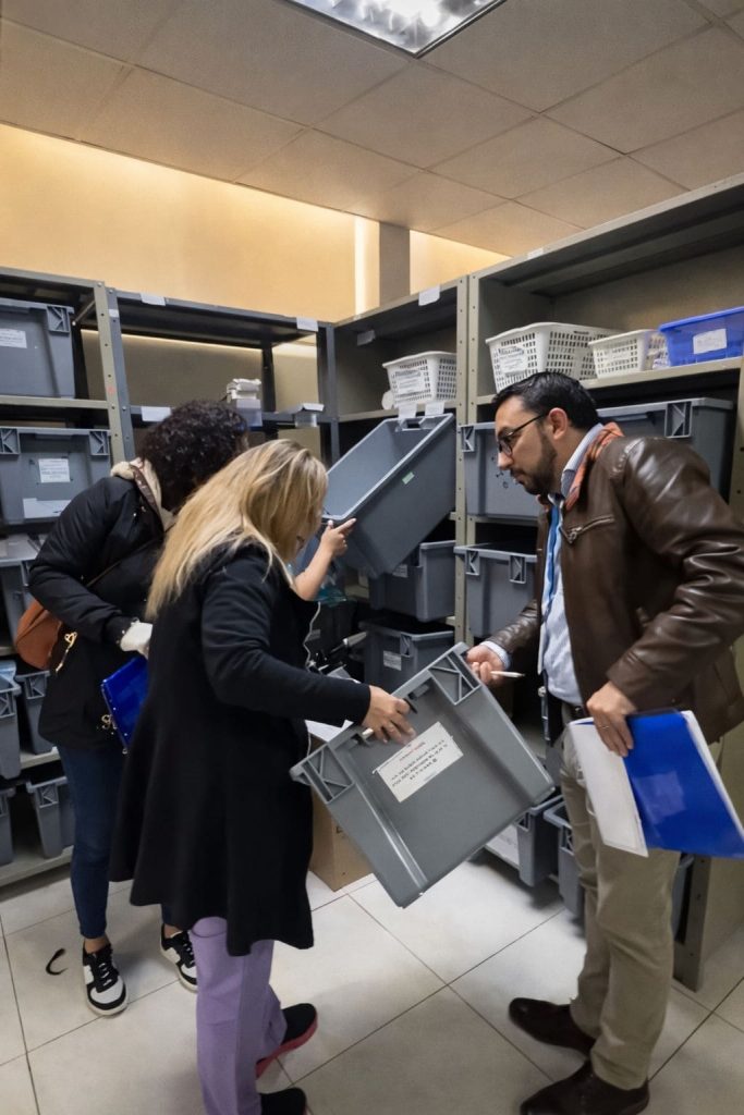 Asambleísta Roque Ordóñez denuncia graves falencias sanitarias en hospital Vicente Corral Moscoso, en Cuenca.
