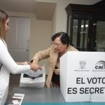 CNE Azuay recepta inscripciones para personas que deseen votar en sus casas. Debe cumplir con algunas requisitos.