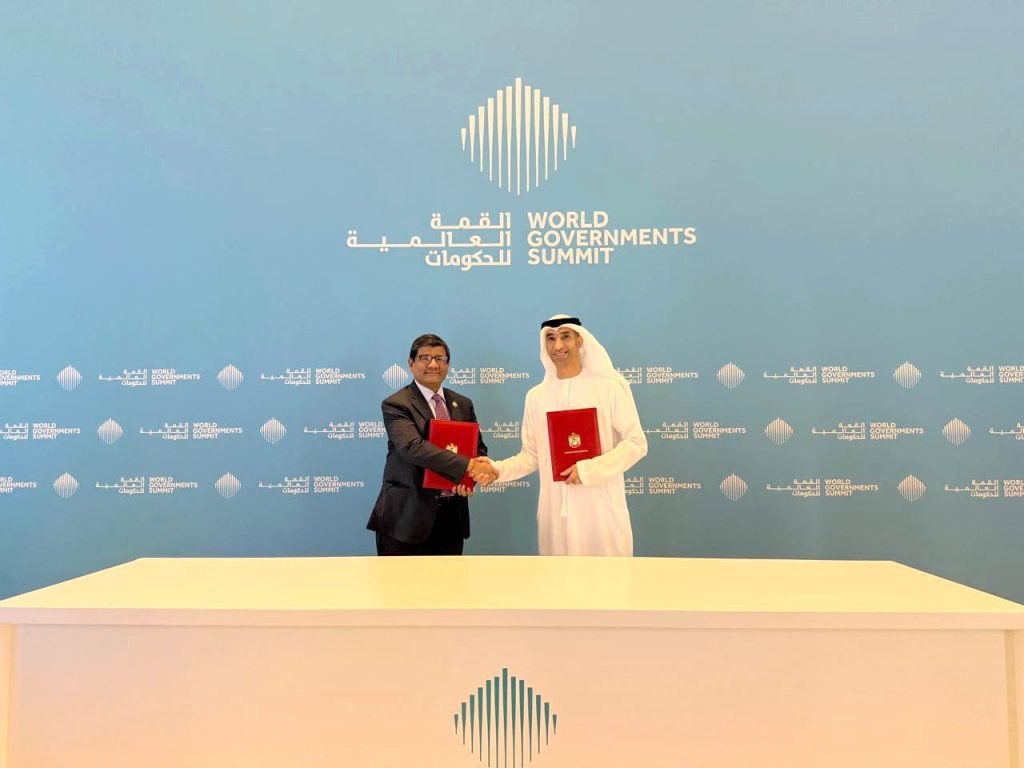 El ministro de Producción, Comercio Exterior e Inversiones, Luis Alberto Jaramillo, y el ministro de Estado de Comercio Exterior de Emiratos Árabes Unidos, Thani bin Ahmed Al Zeyoudi. Foto: Gobierno