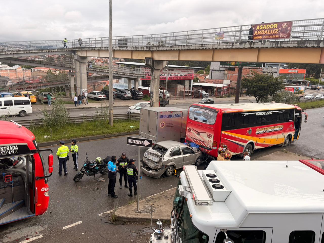 Este siniestro vial provocó la muerte de un motociclista en la Circunvalación Sur de Cuenca. /IAA