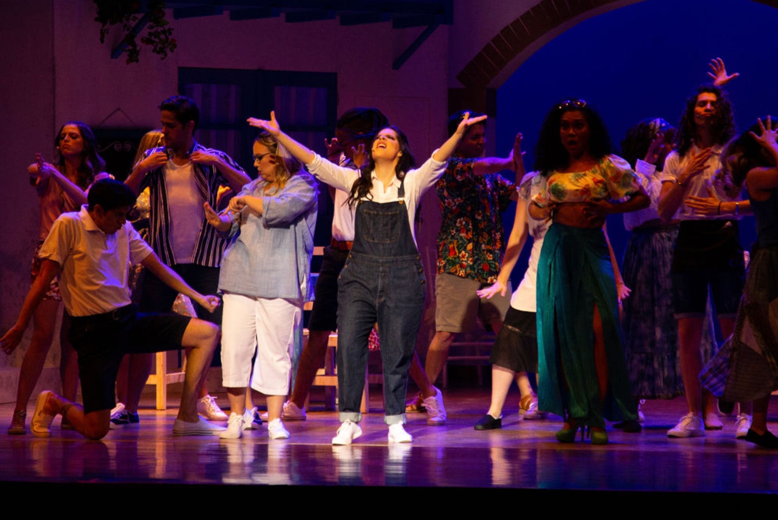 El show incluye la participación de docenas de personas en escena. Foto: cortesía para El Mercurio