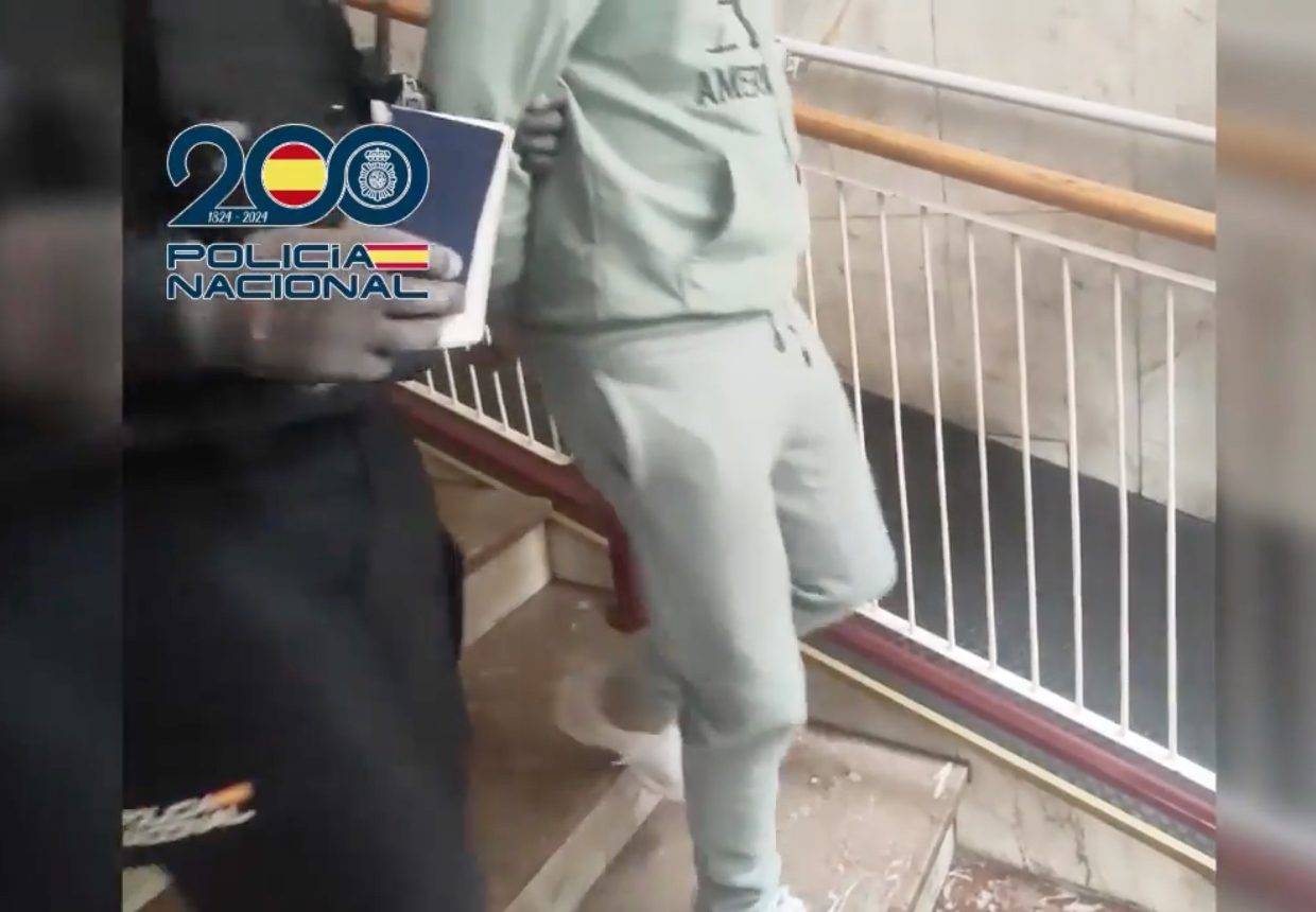 Dos personas fueron detenidas tras el operativo. Foto captura