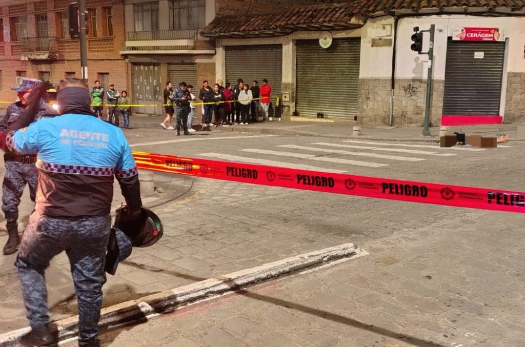 El hombre fue asesinado en la intersección de las calles Manuel Vega y Vega Muñoz. Foto: Guardia Ciudadana