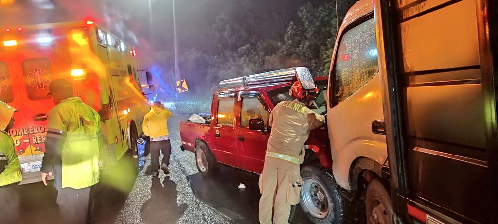 Cuenca atendieron las emergencias. Foto: Bomberos Cuenca
