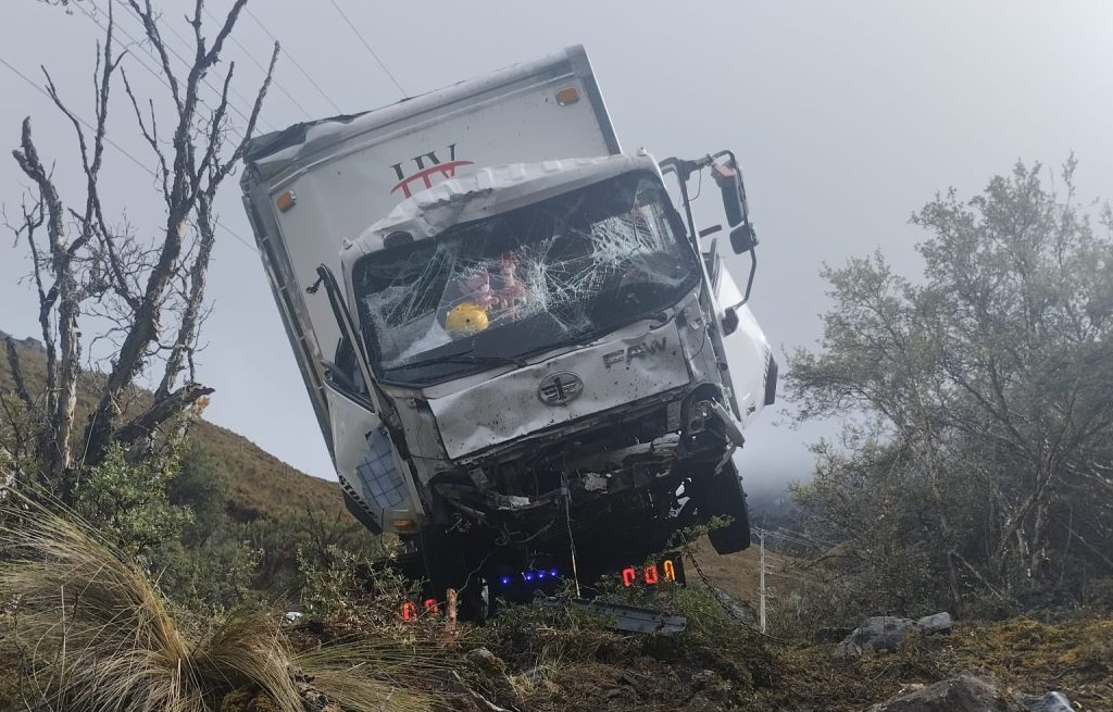 Un camión se accidentó la mañana de este 19 de febrero. Foto: ETAPA EP