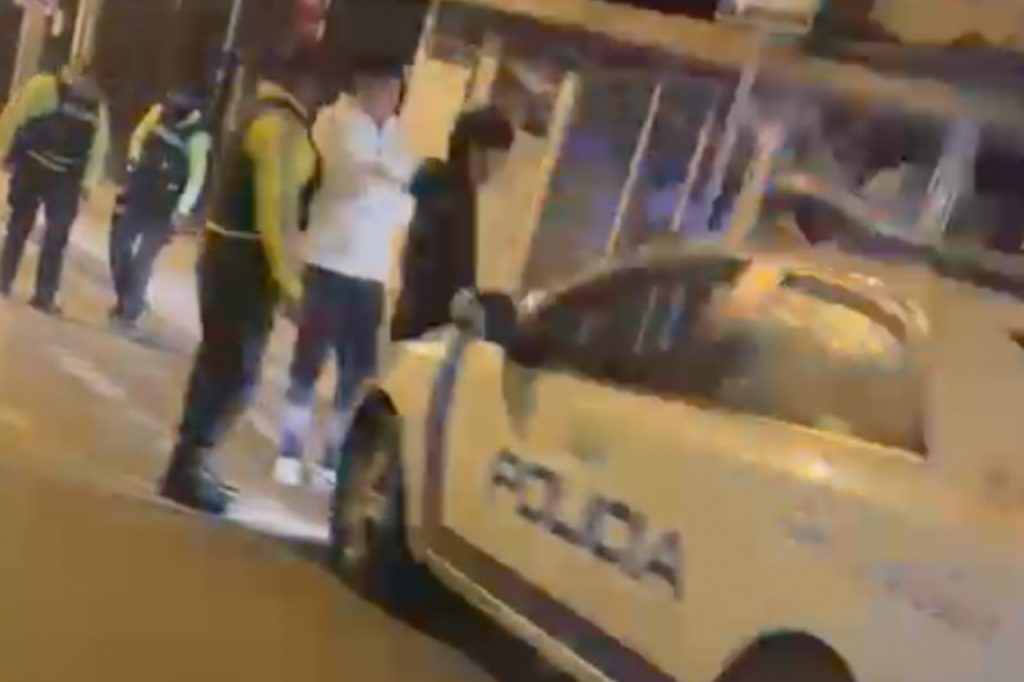 Capturas del ataque perpetrado en las inmediaciones de la Terminal Terrestre de Cuenca en el que se buscaría controlar la venta de droga. /Cortesía