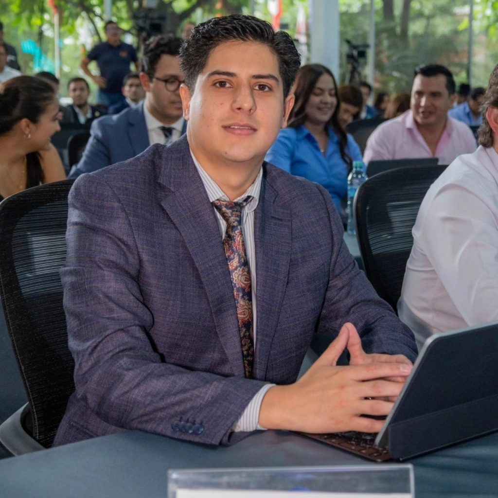 Paco Cepeda, asambleísta alterno de Camila León. Foto: Facebook