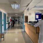 Niños envenenados presuntamente por su madre en Cuenca fueron recibieron el alta del hospital Vicente Corral. Las autoridades investigan.