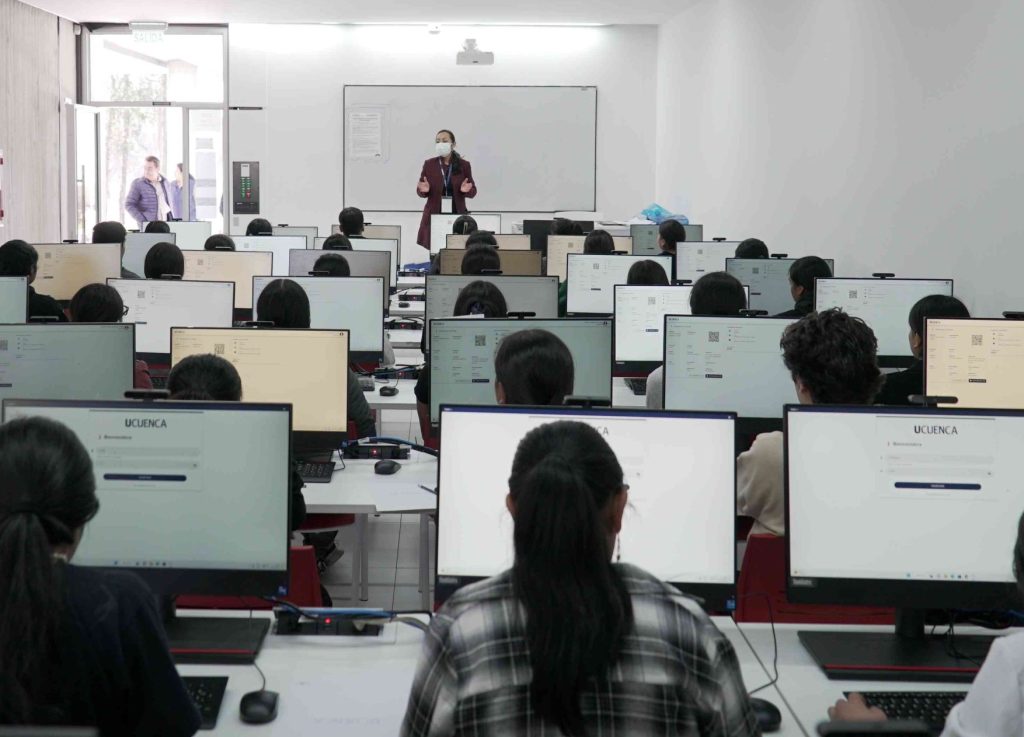 Las clases del Prepárate UCuenca serán en línea. Foto: Universidad de Cuenca
