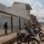 Tras el asesinato dentro de la funeraria, la Policía resguardó el lugar. Foto: El Mercurio
