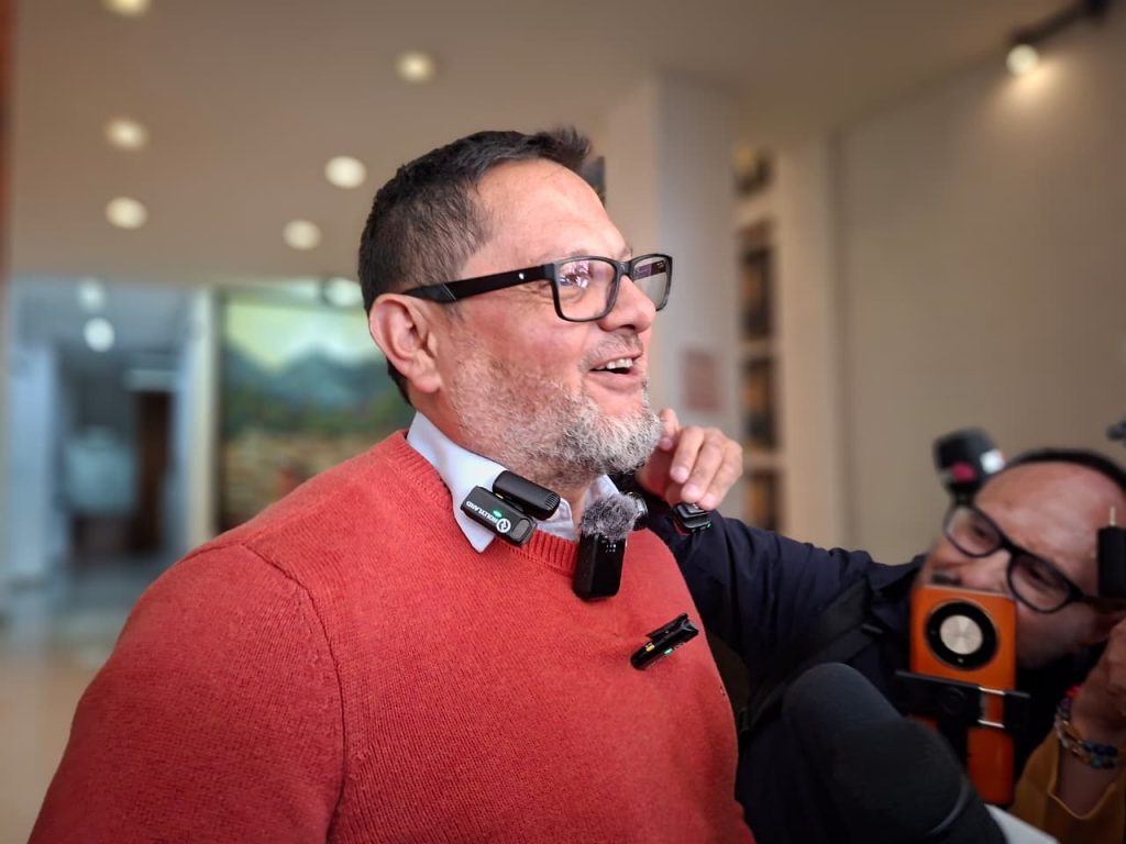 El Subsecretario del MIT, informó que espera en tres semanas comenzar a dar solución al socavón en el kilometro 50 de la vía Cuenca – Girón – Pasaje. /JIP