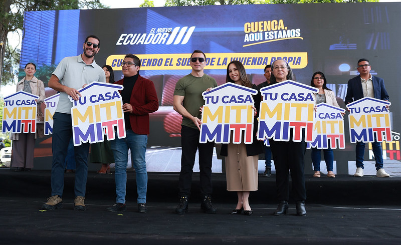 Daniel Noboa entregó viviendas, créditos y recorrido obras en Cuenca. Reafirmó su mensaje contra la corrupción.