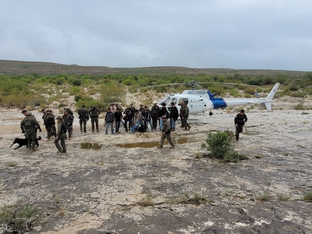 241 migrantes ecuatorianos detenidos en la frontera de EE.UU., según datos de Customs and Border Protection (CBP).