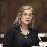 Verónica Íñiguez cuestiona la nueva ley minera. Asegura que Quimsacocha no está blindada.