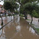 Las lluvias provocan estragos en las vías. En Cuenca, el río Yanuncay se desbordó el pasado 12 de marzo. /XCA
