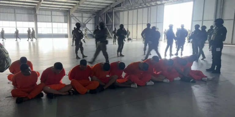 Presos de la cárcel de Turi, en Cuenca, serán trasladados a la Cárcel del Encuentro. Así lo anunció John Reimberg.